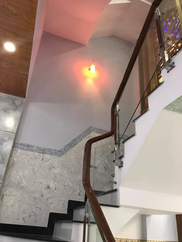 Bán gấp MT Minh Phụng, Q.11, DT lớn, giá rẻ chỉ 12.5 tỷ, LH: 0915190011
