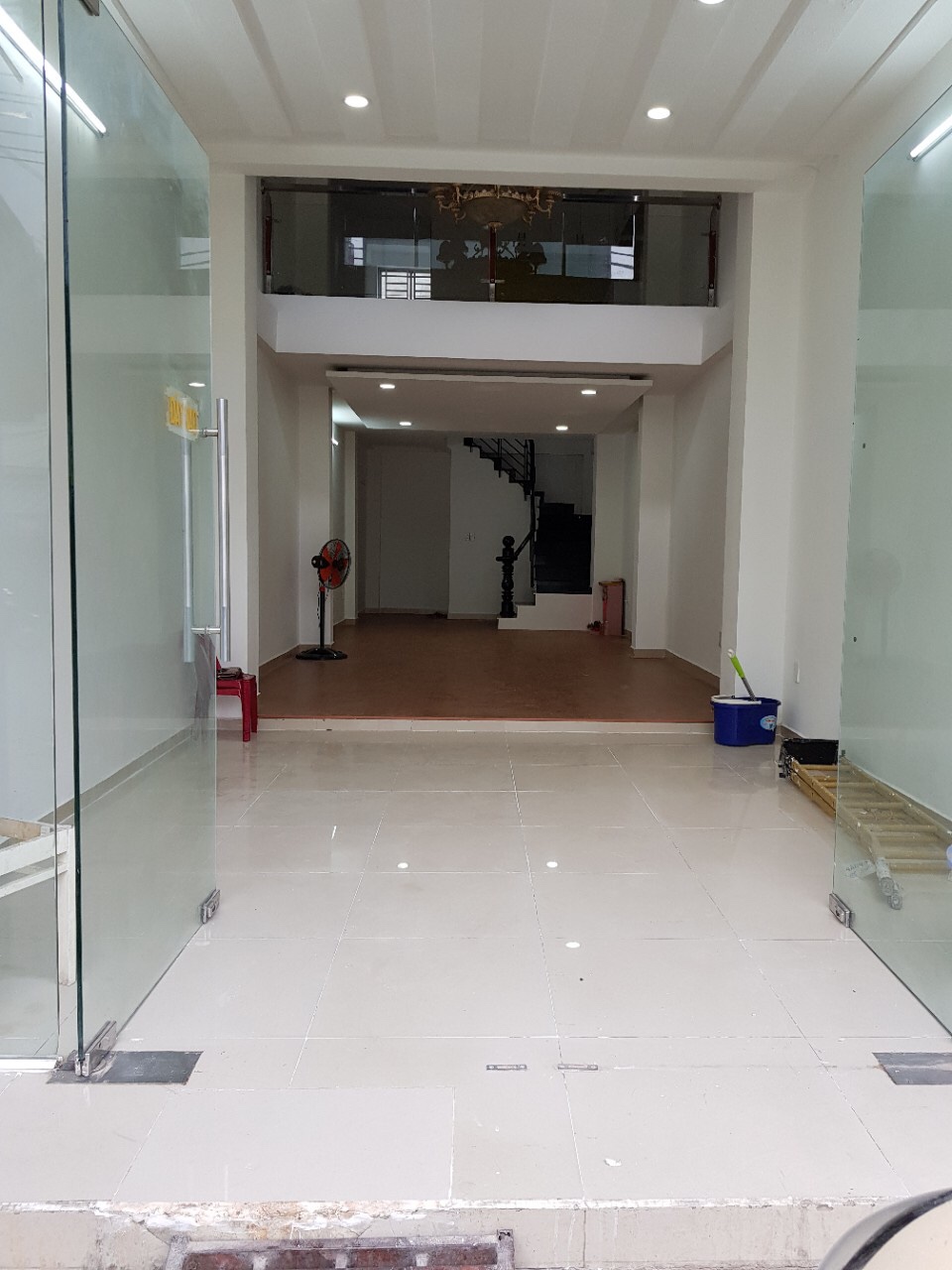 Bán nhà hẻm đẹp đường Chu Văn An, Quận Bình Thạnh DT: 42m2 3 lầu sân thượng + chuồng cu (mới 100%)