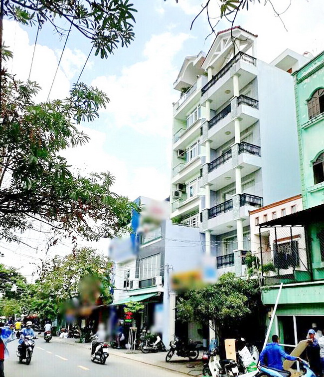 Bán gấp khách sạn 7 lầu mặt tiền đường Nguyễn Tất Thành quận 4