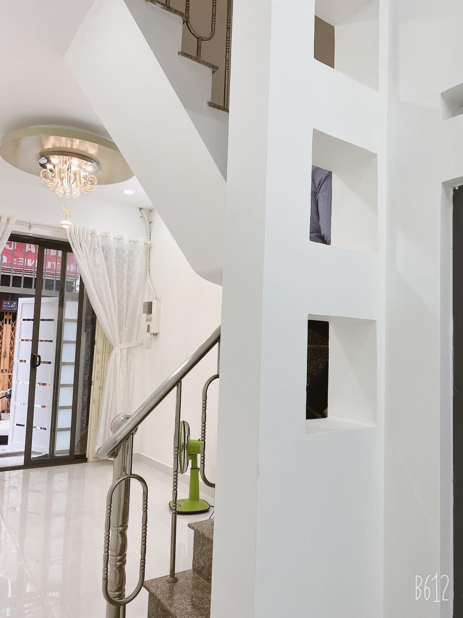 Bán gấp nhà HXH đường 3 Tháng 2 quận 10, 4.5x15m, 1 lầu, giá chỉ hơn 10 tỷ