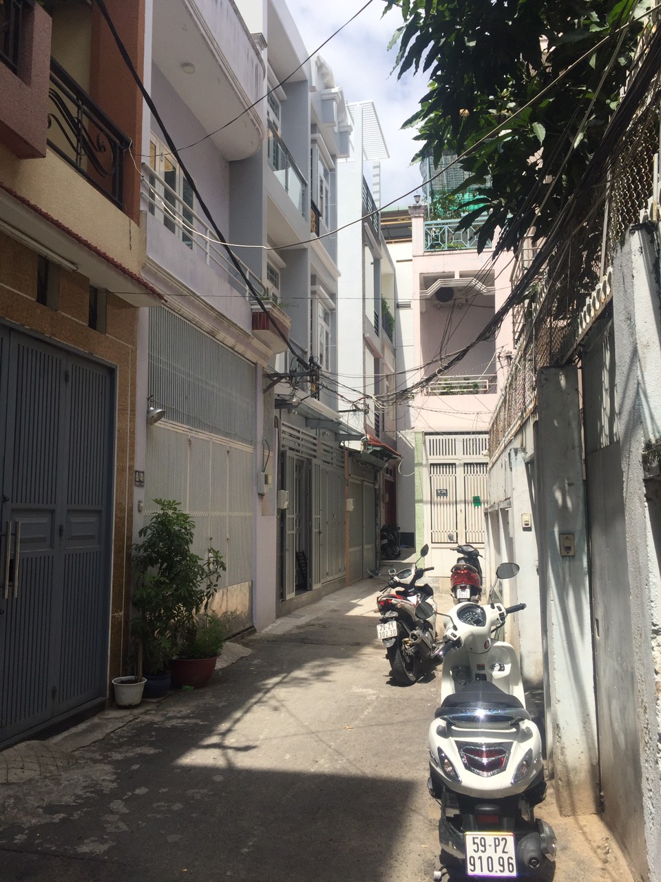 Gia đình chuyển kinh doanh bán gấp nhà hẻm xe hơi đường Nguyễn Đình Chiểu, Q3