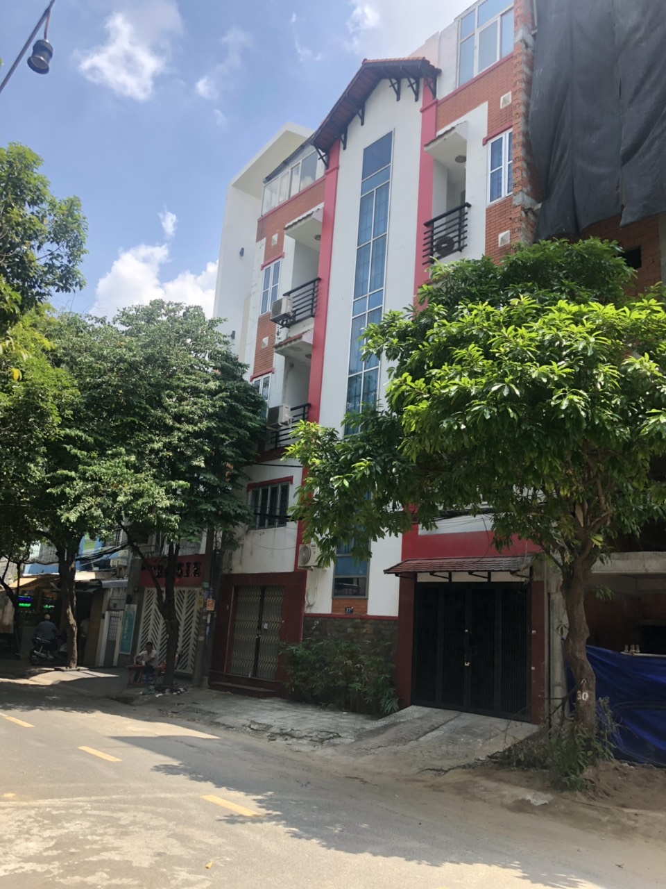 Bán nhà mặt tiền đường Bành Văn Trân phường 6 Quận Tân Bình, DT: 5.3x16m 3 lầu