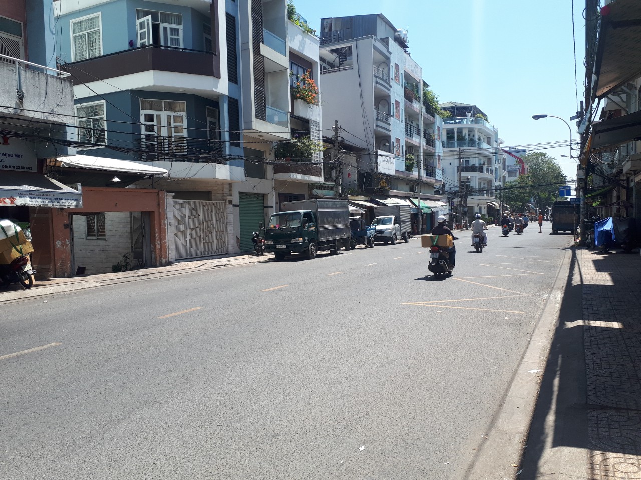 Cần tiền bán gấp nhà Mặt tiền P.1, Q.6, Cao Văn Lầu, DT: 4x16m, chỉ với 17 tỷ 2, LH: 0915190011