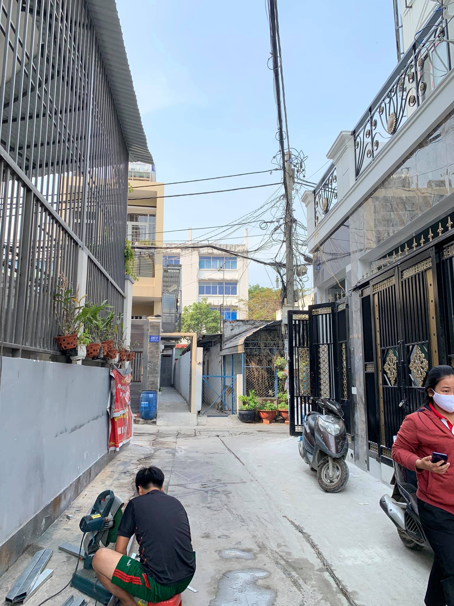 Nhà 3 lầu 2 MT kinh doanh được đường Phan Đăng Giảng (gần Q.Tân Phú) Sổ hồng riêng , hẻm 6m