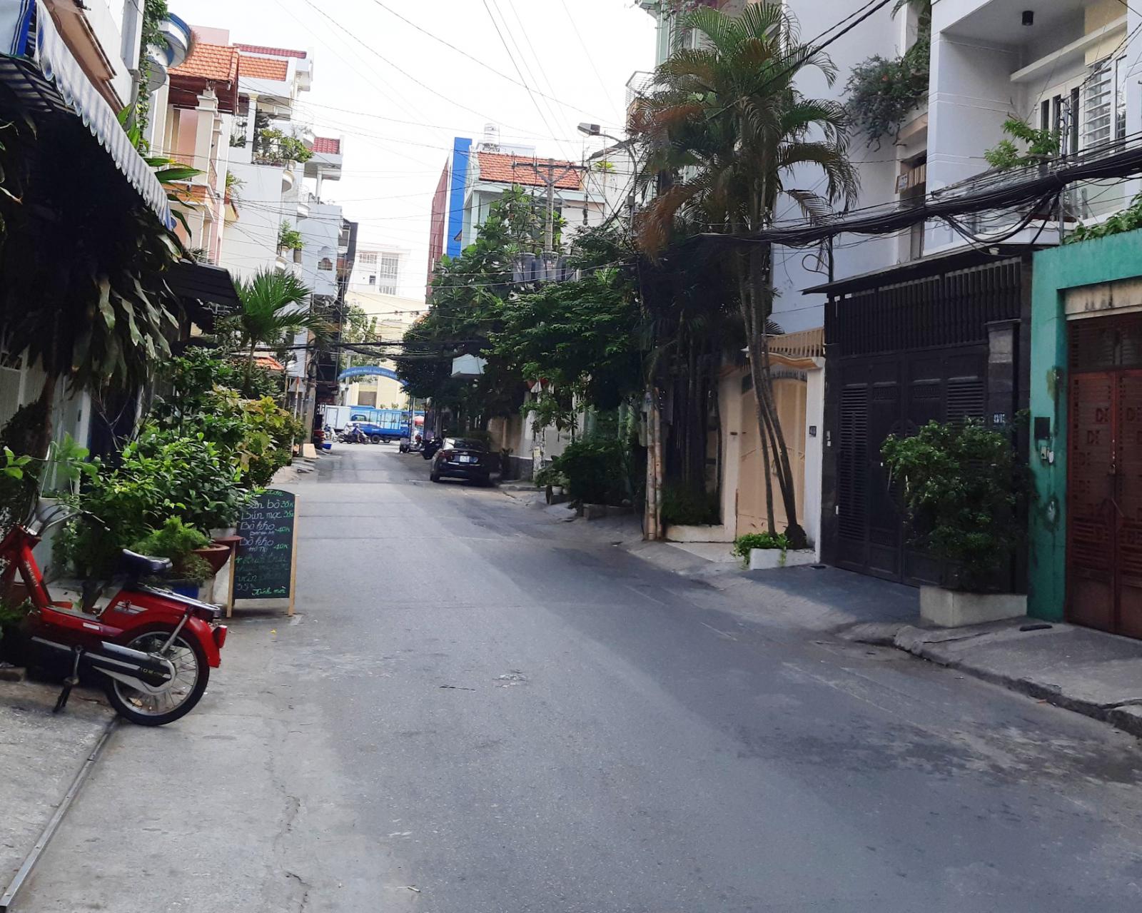 Cần tiền đầu tư kinh doanh , bán gấp nhà 1/ đường Nguyễn Hồng Đào ,2 mặt hẻm trước sau,cách mặt tiền 20 m , lộ hẻm trước 8m , hẻm sau 6m