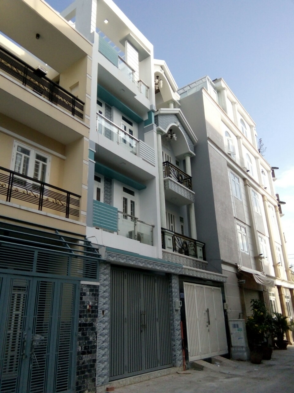 Bán nhà khu Cư Xá Nguyễn Trung Trực (đường 3/2), Q. 10, 3 tầng, giá rẻ nhất chỉ 13.3 tỷ