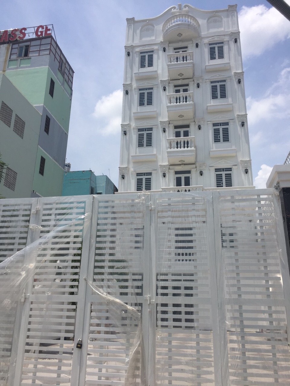 BÁN KHÁCH SẠN MỚI XÂY DỰNG Phạm Văn Chiêu, P16, Gò Vấp, 10x50m, 55 phòng Giá 65 tỷ 0908525968