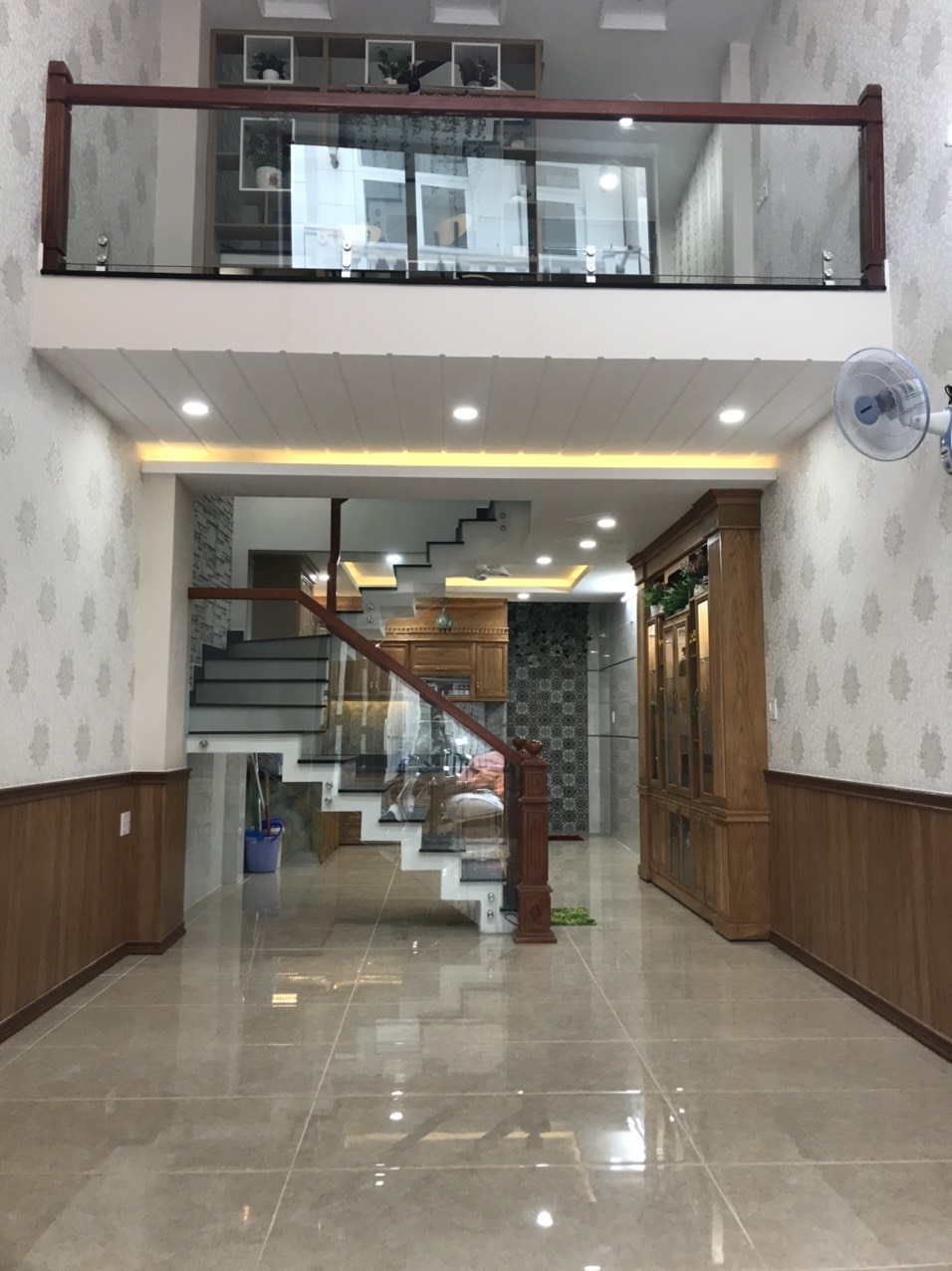 Bán gấp nhà HXH Bạch Đằng, P2, Tân Bình;4x18m; 3 lầu đẹp ở liền giá 9.5 tỷ