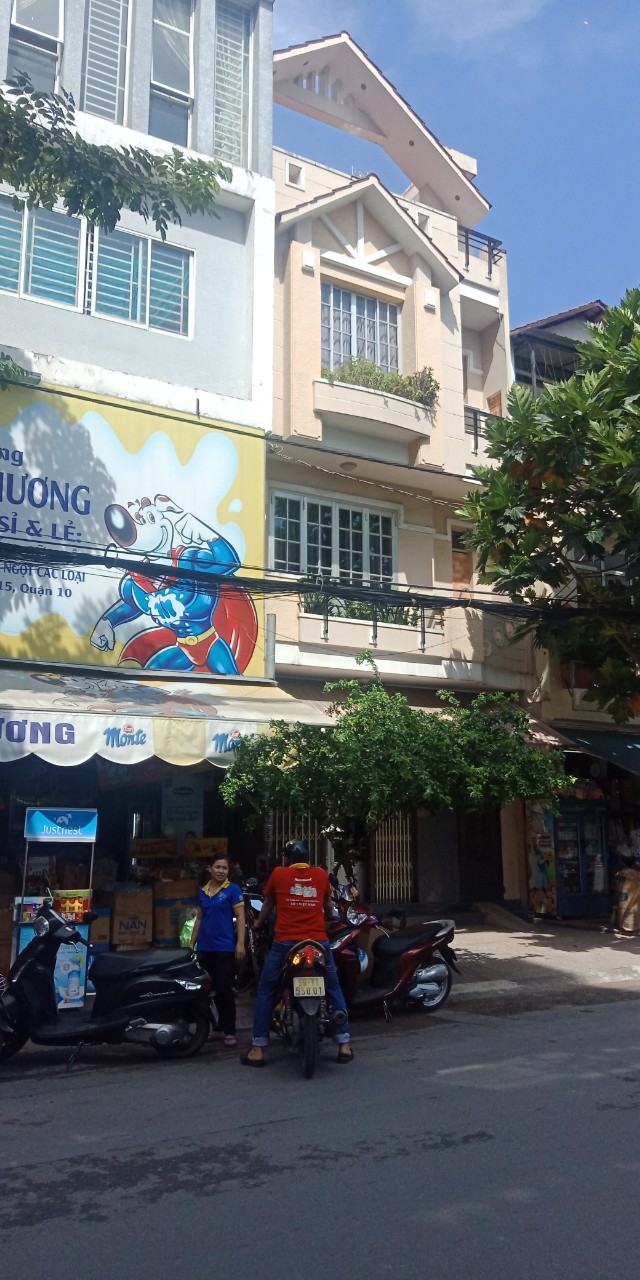 Bán nhà đường Nguyễn Văn Cừ, diện tích 40m2, giá 6.5 tỷ còn bớt cho khách thiện chí