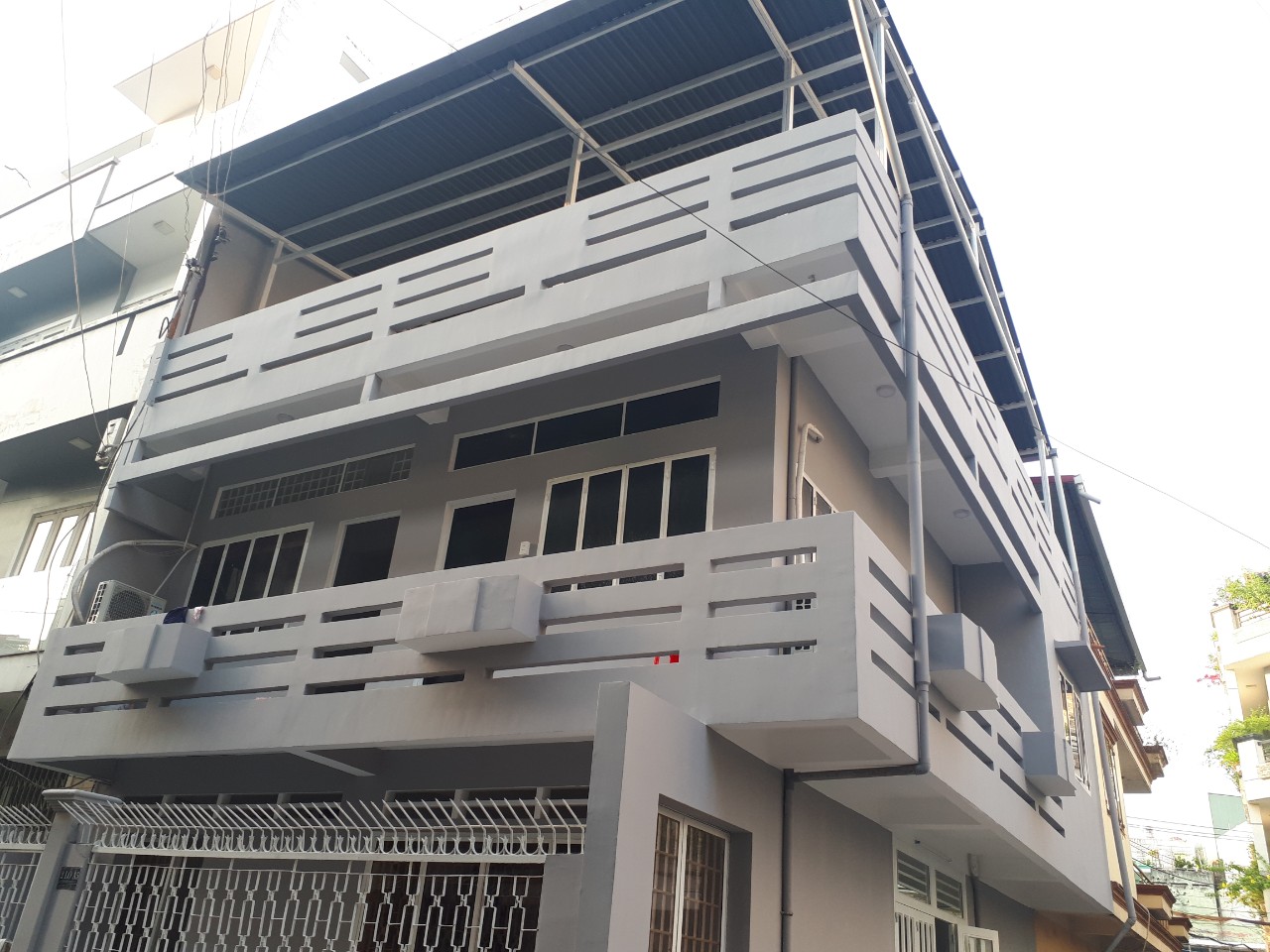 Bán 2 căn nhà liền kề đường Nhiêu Tâm gần Trần Hưng Đạo, Q5, 8 x 25m, 3 lầu cũ. Giá chỉ 67 tỷ TL