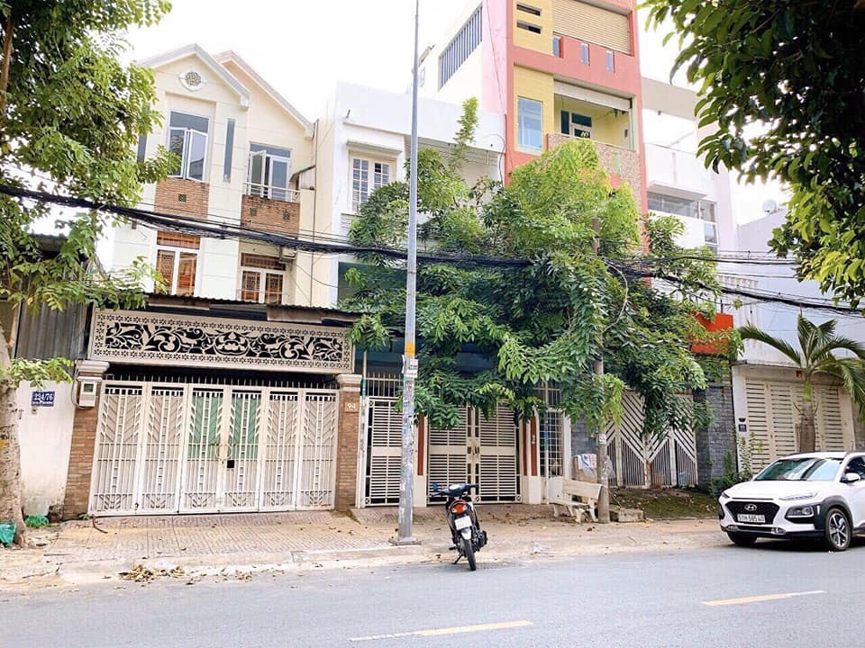 Bán nhà mặt tiền Võ Công Tồn, phường Tân Quý. dt 5x25m. 2 lầu ST. Giá 12 tỷ