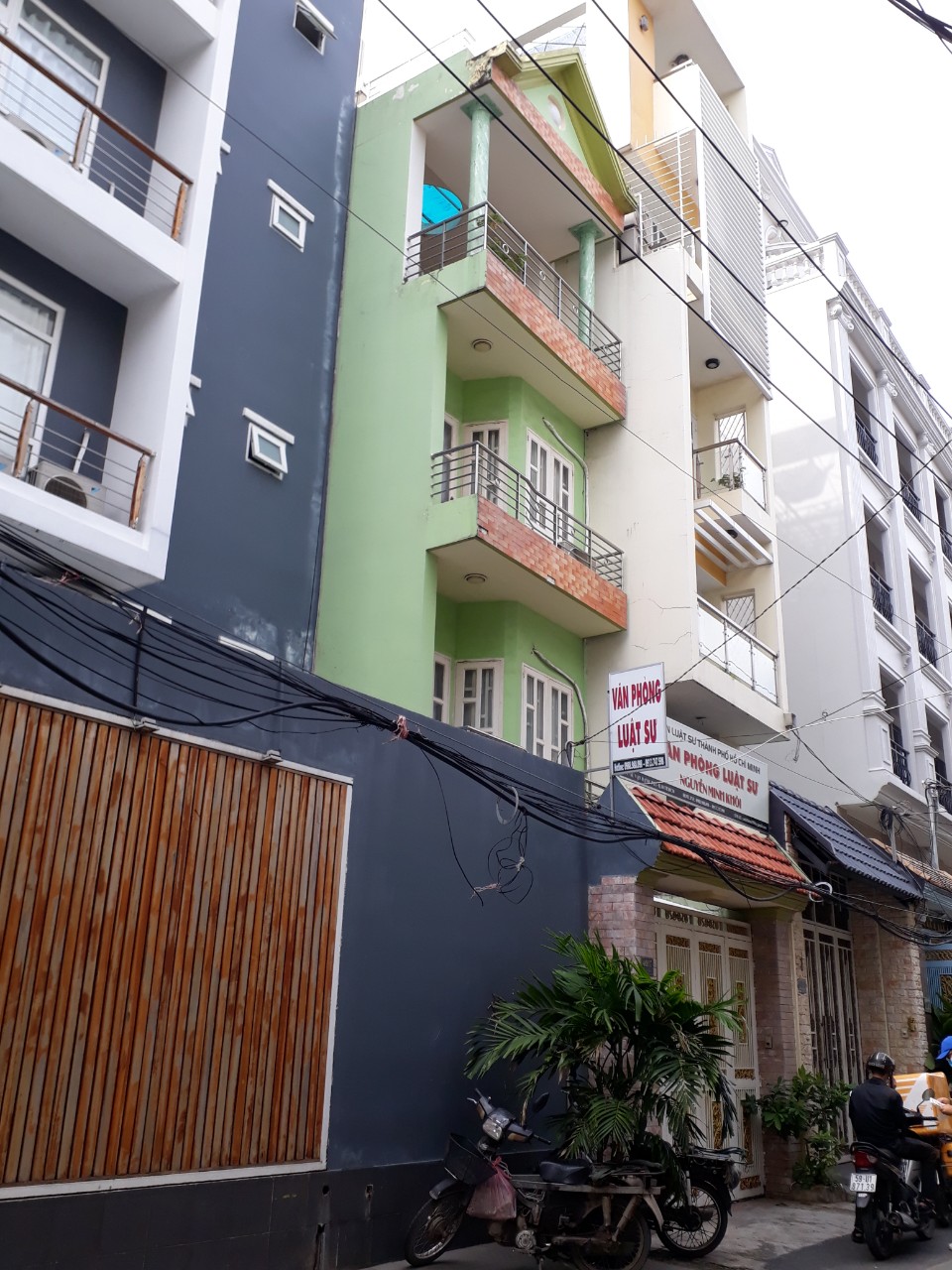 Bán nhà hẻm xe hơi 3 tháng 2, p12, quận 10 nhà đẹp 4 lầu khu nội bộ DT: 4x17m giá chỉ hơn 12 tỷ