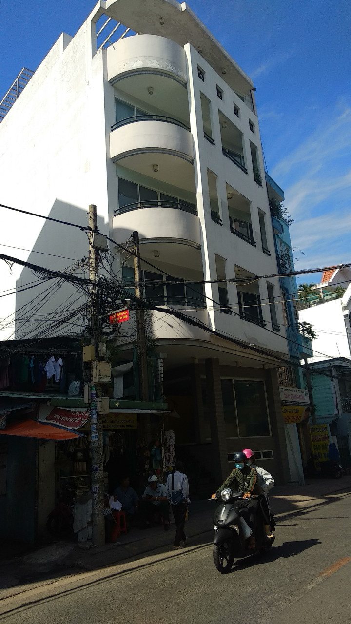Bán nhà Gần Mặt Tiền Lê Văn Sỹ,Q3. Dt : 8.6x17m. 2 lầu. Giá 19 tỷ