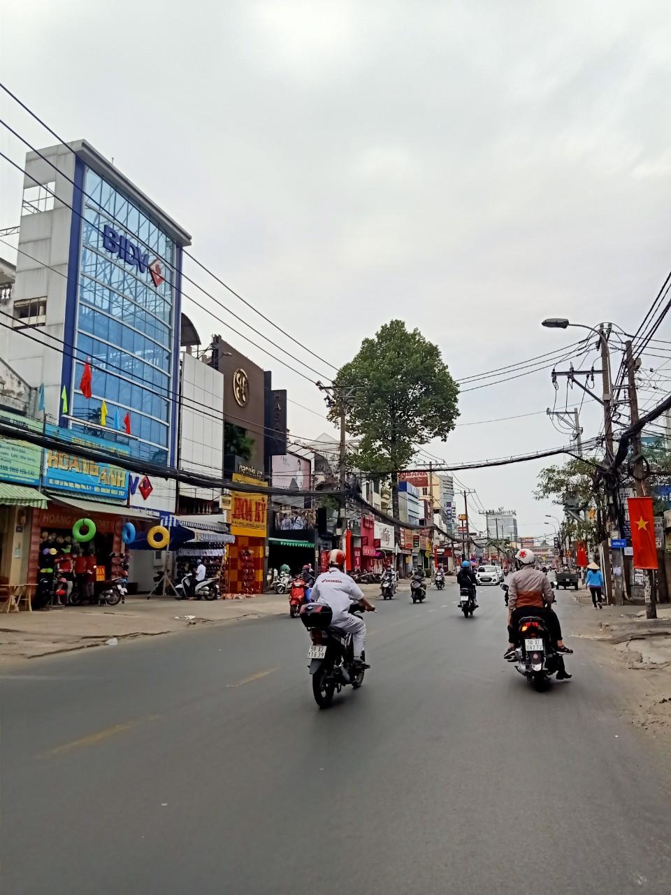 Bán gấp căn nhà HXH đường Nguyễn Văn Lịch, Linh Tây; 4,6 tỷ TL