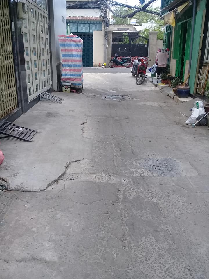 Bán nhà hẻm xe hơi Thích Quảng  Đức dt: 4,2 x 10 (42m2) nhà xây 2 tầng 3,9 tỷ.