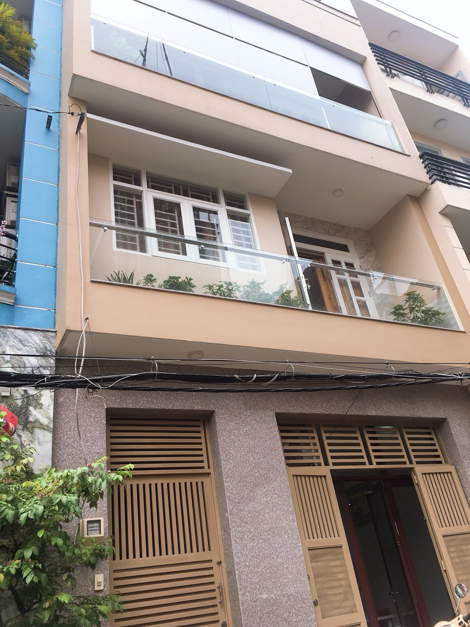 Bán nhà góc 2 mặt tiền 4 lầu, số 6A đường Đồng Nai, P2, Tân Bình. HĐ thuê 65 triệu/tháng