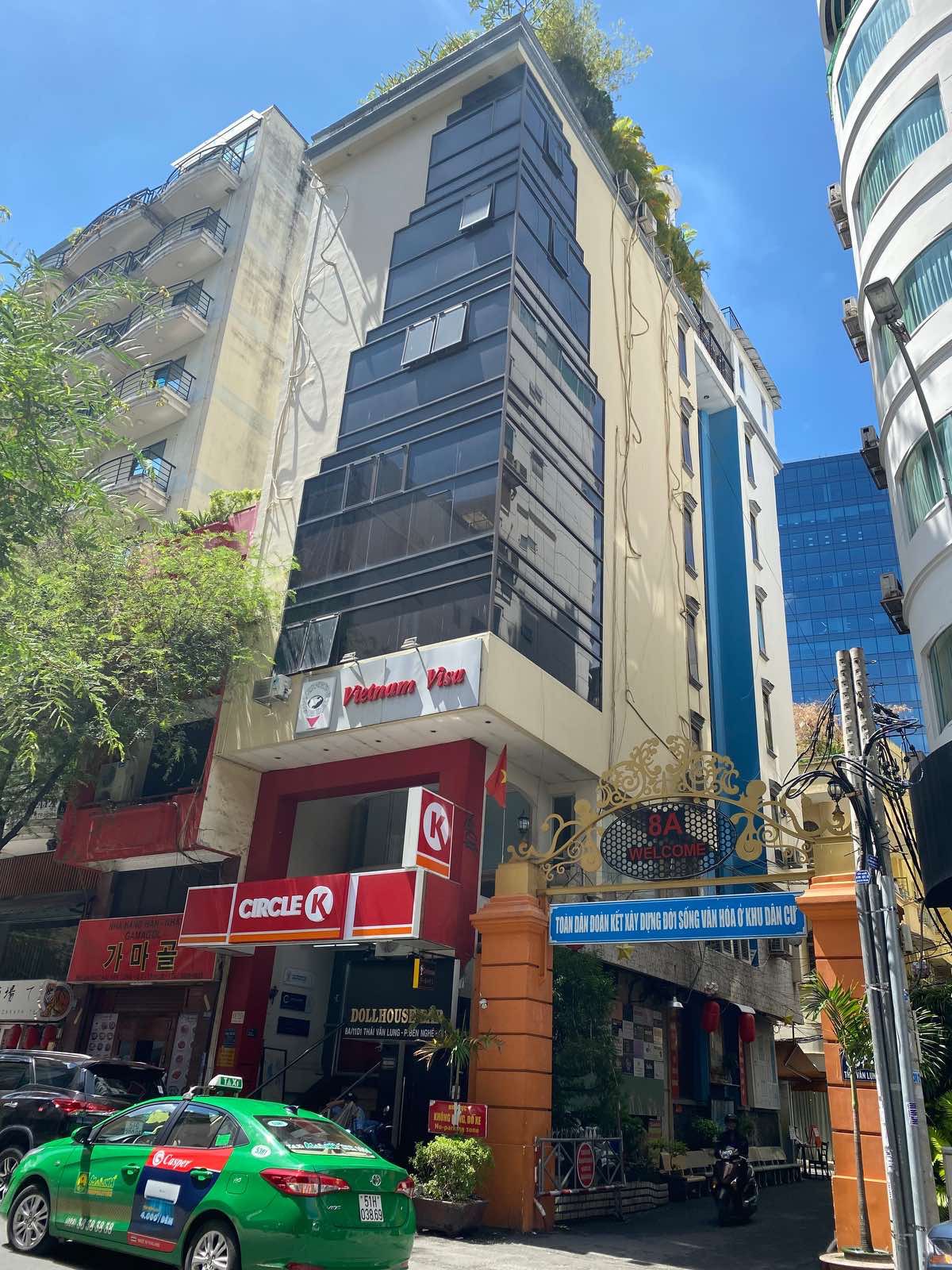 Bán khách sạn 3 sao Thái Văn Lung Q.1 DT: 7x30m hầm 8 tầng HĐT: 400 tr/th giá 100 tỷ