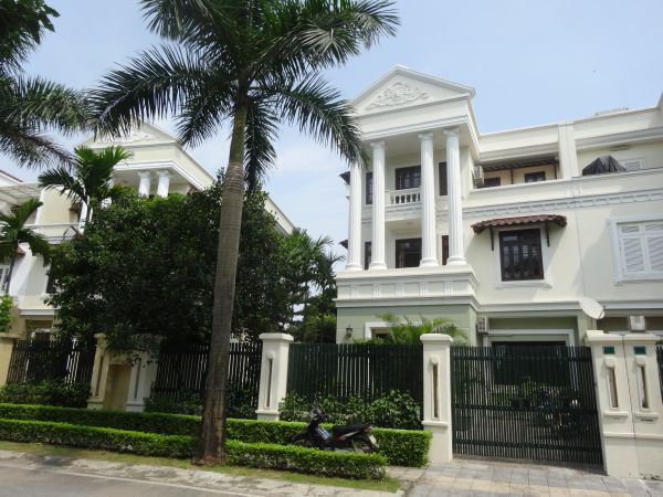 Định cư bán gấp villa siêu đẹp Nguyễn Văn Trỗi, DT: 12x18m trệt 3 tầng. Nhà đẹp, hẻm to, chỉ 33.5tỷ
