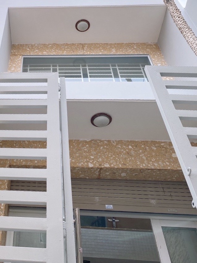 Bán nhà CMT8 60m2 cách mặt tiền 40m, ở ngay Giá 5.5 tỷ