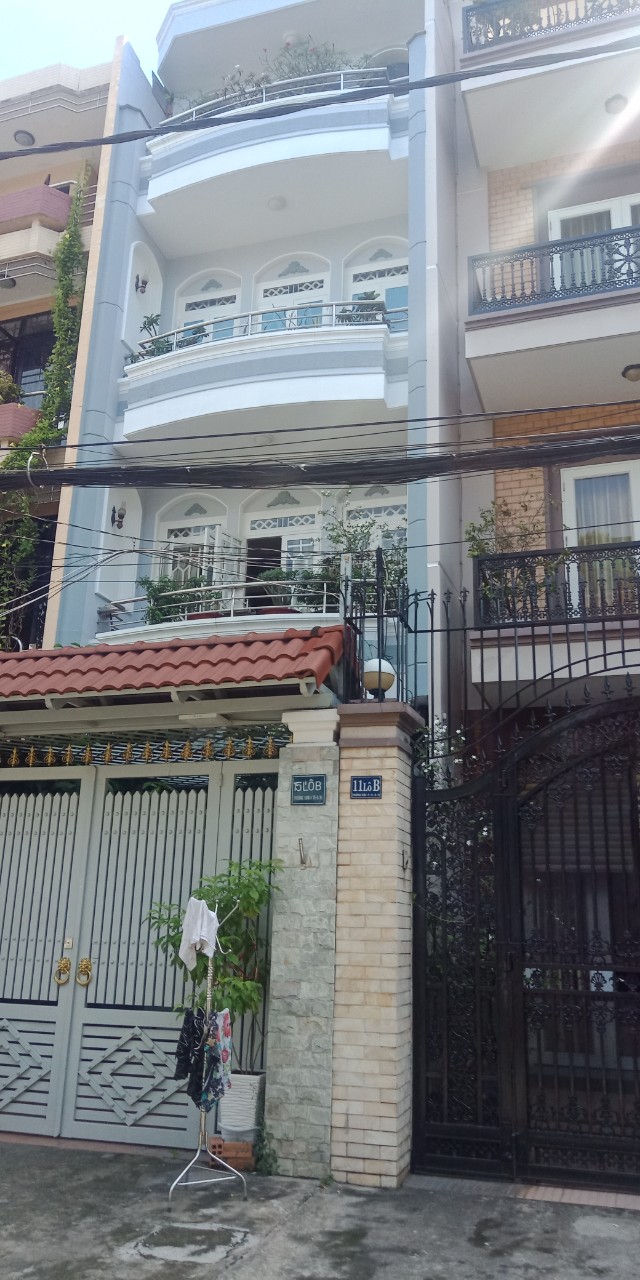Bán nhà MT Lê Hồng Phong Q.10- DT: 3.5x10m, nở hậu 5.9m, nhà 2 lầu.