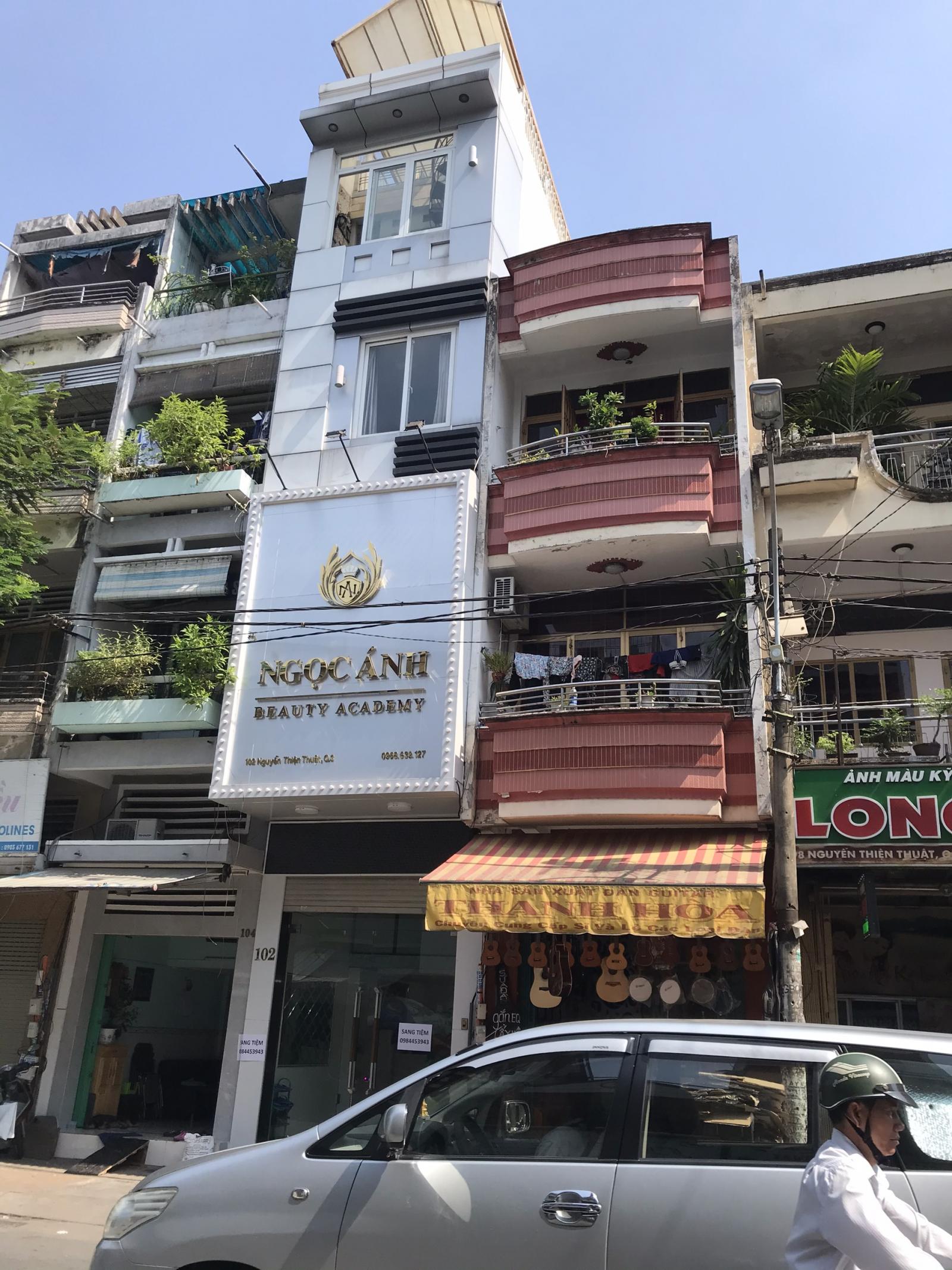 Bán Nhà 1 Trệt 3 Lầu Hẽm Nhựa 10m Tô Hiến Thành DT 4 X20m giá chỉ có 17 tỷ q10.