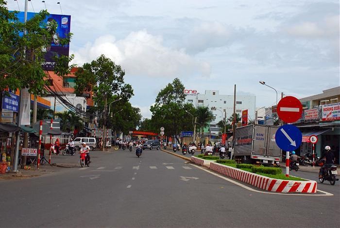 Bán nhà MT Phạm Văn Đồng, DT: 4.2m * 6m, giá 7.2 tỷ. Đang có HĐ thuê 14 tr/tháng