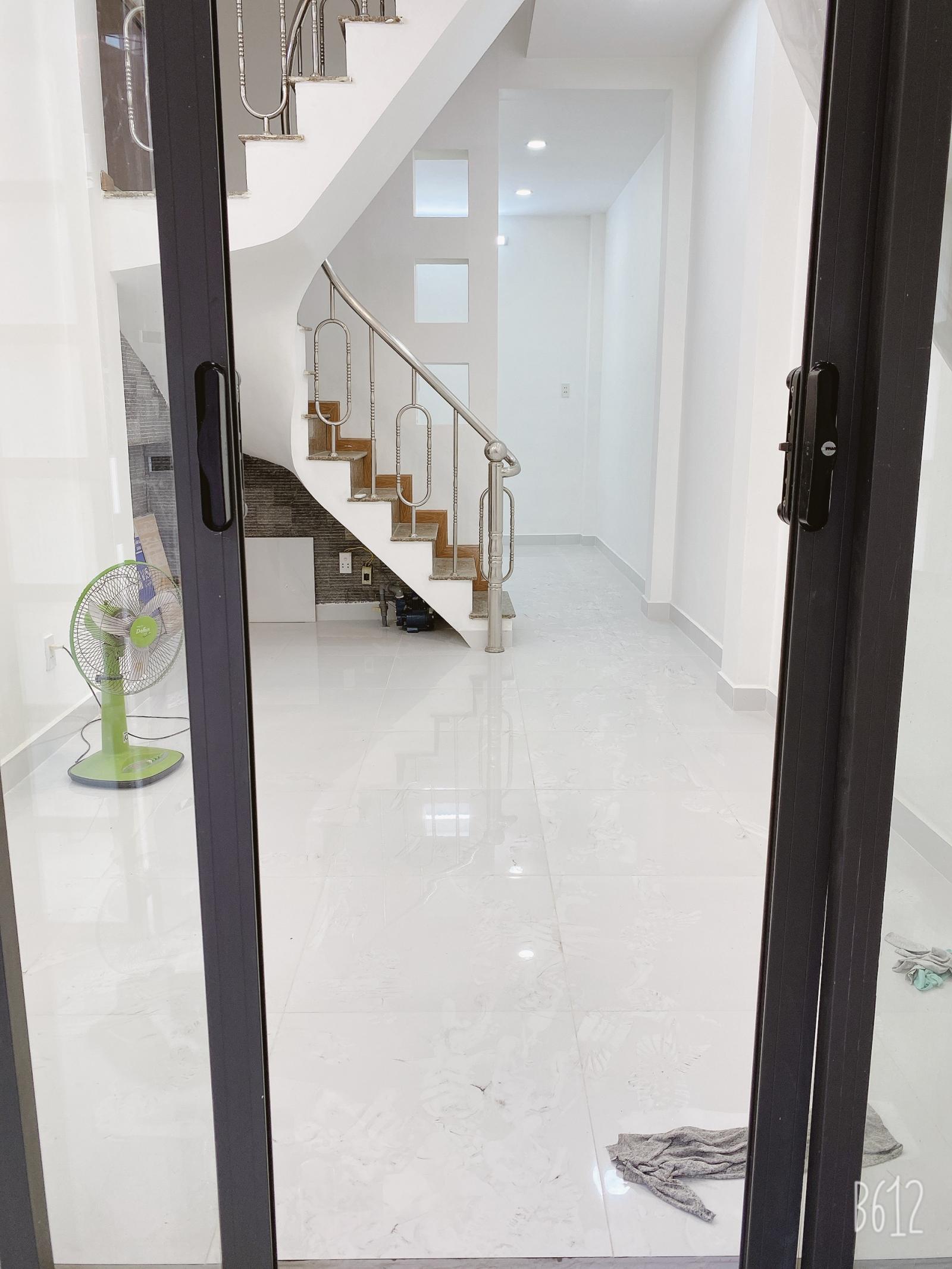 Bán gấp nhà HXH quay đầu Nguyễn Trãi,p2 q5,Dt: 4.6x17,Giá: 10.9 tỷ