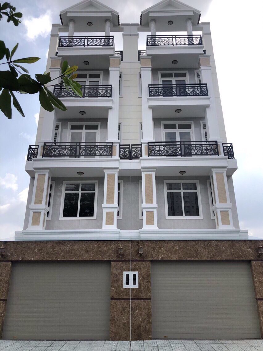Nhà phố cao cấp, ngay Vincom Nguyễn Xí. DT 80m2, 1 trệt 1 lửng 3 lầu. Tặng nội thất cao cấp