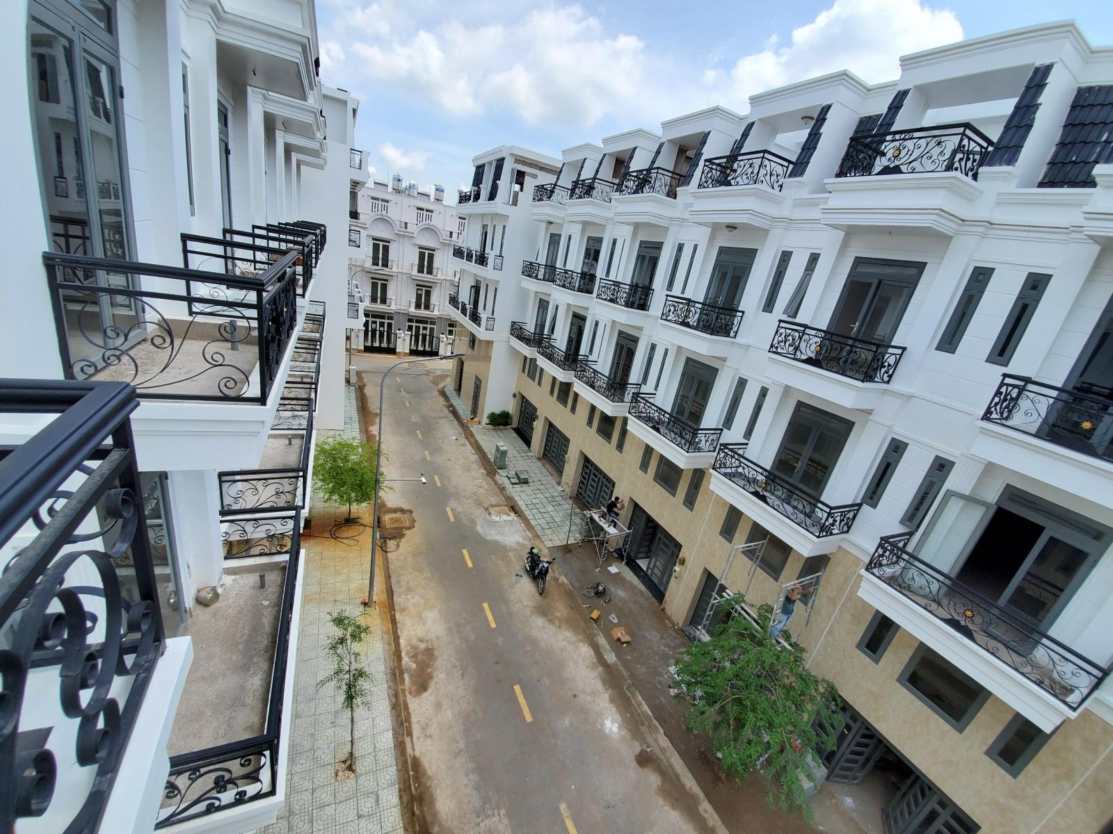 Bán nhà phố cao cấp Tô Ngọc Vân - Thống Nhất, 1 trệt 1 lửng 3 lầu, giá: 4,5 tỷ