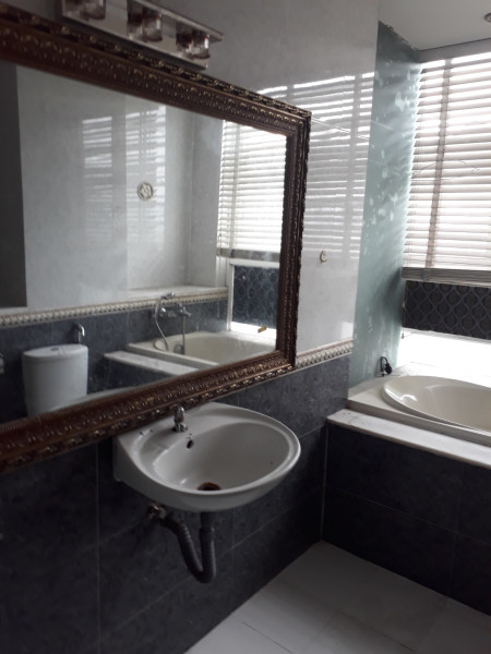 Bán nhà nở hậu đường Ngô Quyền, P5, Q10, hẻm 8m, DT: 4.7x16m. Giá: 10.5 tỷ TL