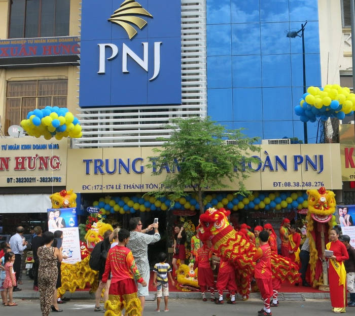 Xuất cảnh bán gấp nhà 2 mặt tiền đường Nguyễn Thái Bình, Quận 1, DT 8.1x19m, 2 lầu 82 tỷ