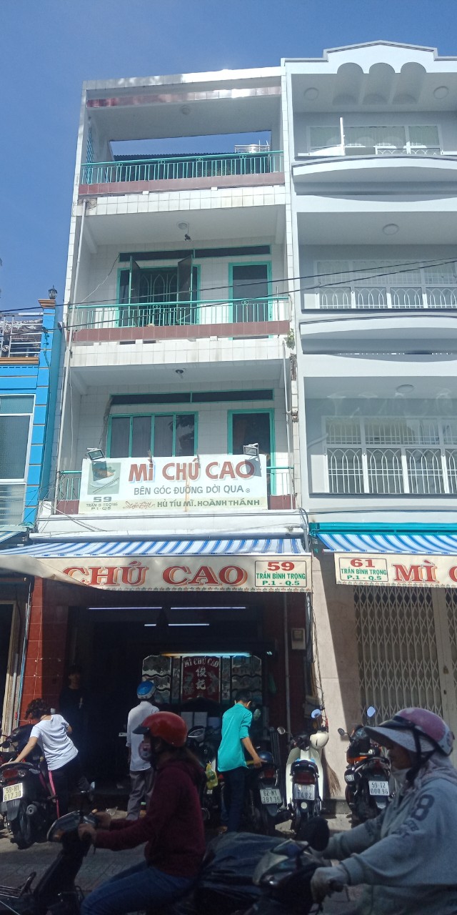 Cần bán gấp căn nhà đường Nguyễn Kim Q.10 dt 4,8 x 9m hẻm xe hơi khu kinh danh điện tử