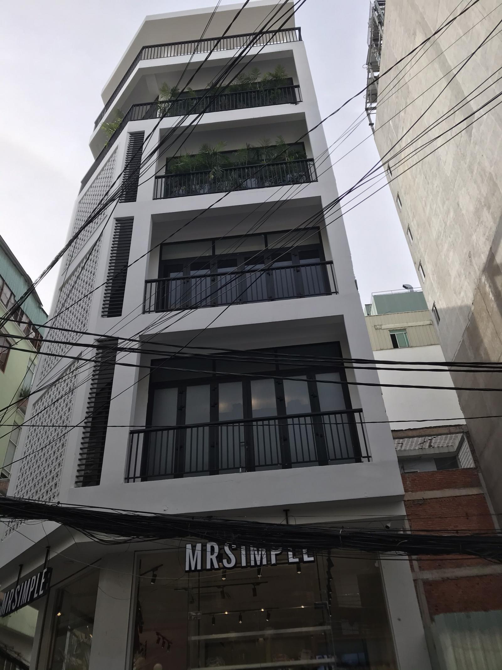 Bán nhà Mặt Tiền Quận 10, DT 4.5x17m, Trệt 3 lầu ST, Giá chỉ 19 Tỷ TL. LH 0933350305