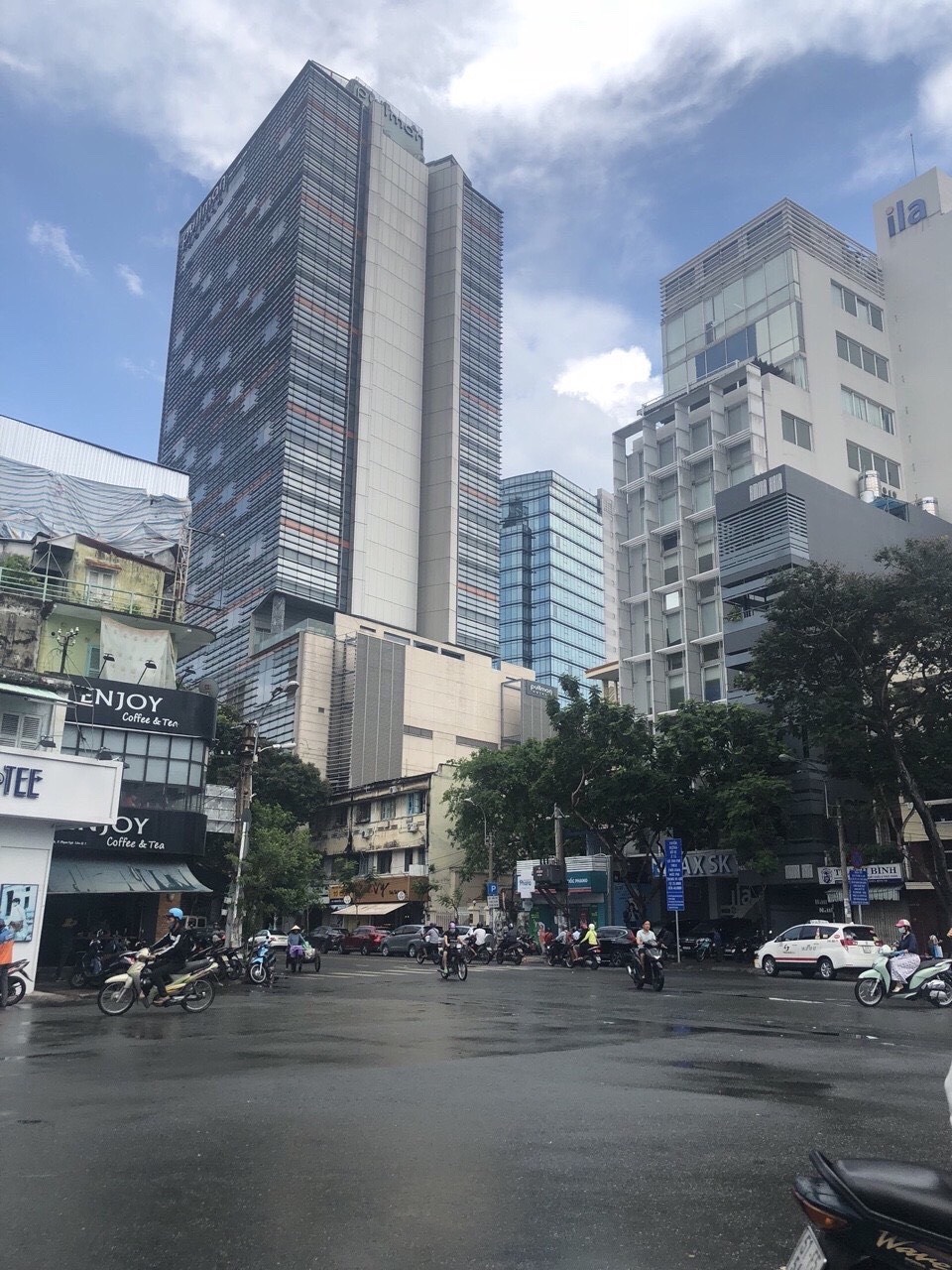 - Siêu phẩm Đường 3 Tháng 2, Phường 14, Quận 10.(15 x 20m),  1 Trệt,1 hầm, lửng, 5 lầu, sân thượng 