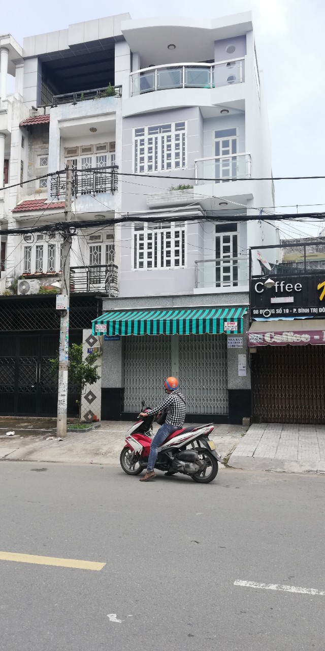 Cần bán gấp MT Hồng Bàng, q.11 DT:4.2x16m (nở hậu), chỉ 9.6 tỷ, LH:0915190011