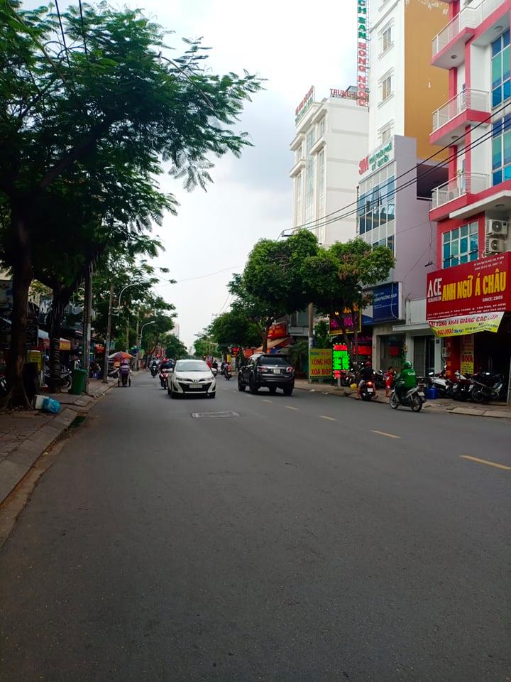 Bán nhà MTKD Tân Sơn Nhì, phường Tân Sơn Nhì. dt 5x17m. 3 lầu. Giá 16,7 tỷ