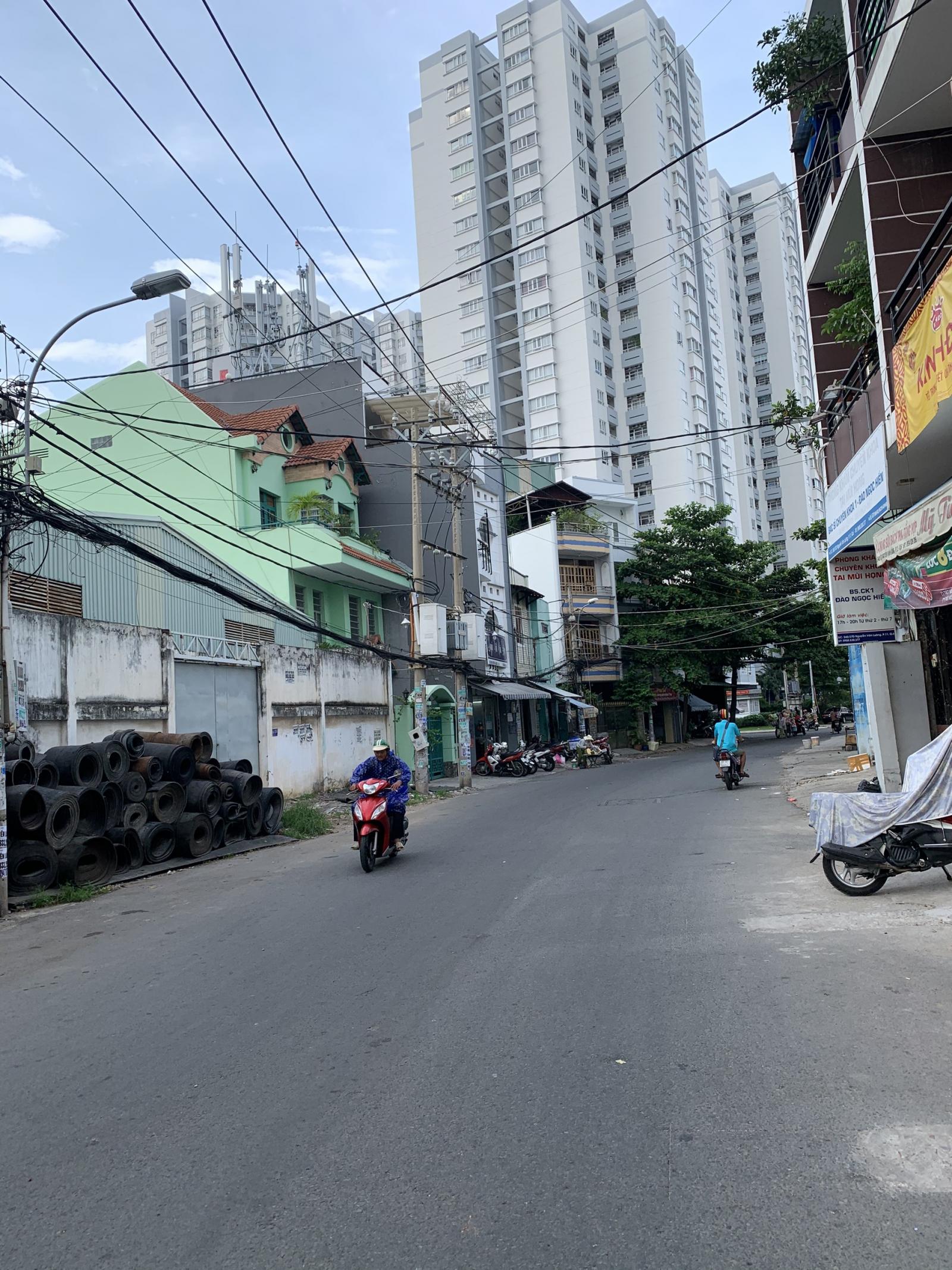 Xoay vốn cần bán gấp nhà Nguyễn Văn Luông, DT cực khủng: 4.2 x 24m (nở hậu 4.4m), chỉ 6 tỷ 5, LH: 0915190011, Q.6