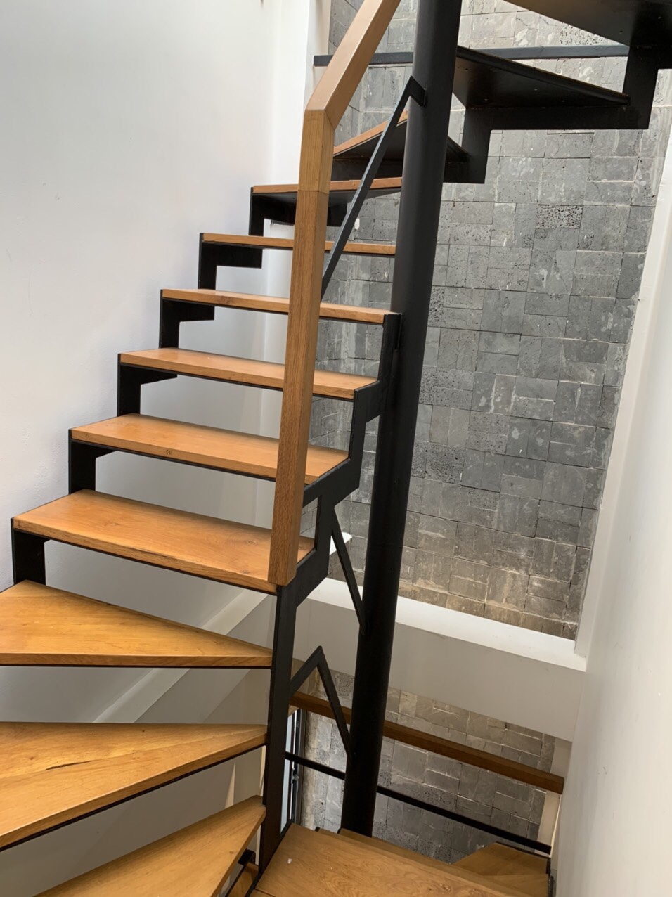 Bán nhà mặt phố Cư Xá Lữ Gia - Lý Thường Kiệt, 4 x 16m, 1 trệt 3 lầu Quận 11.