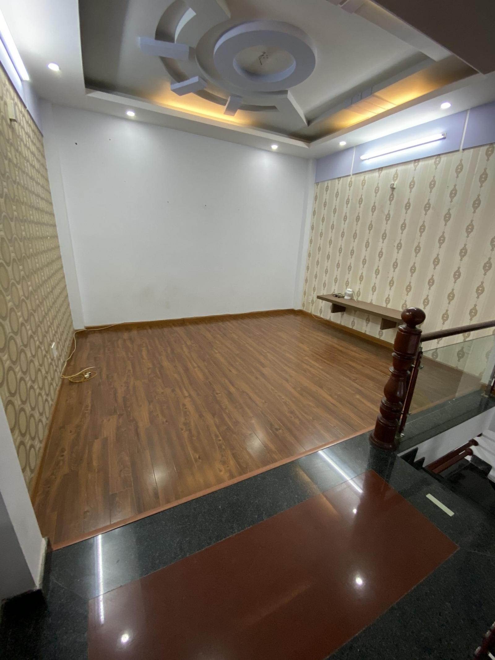 Bán nhà mặt tiền đường Trần Bình Trọng, quận 5, DT: 4 X 18m, 5 tầng