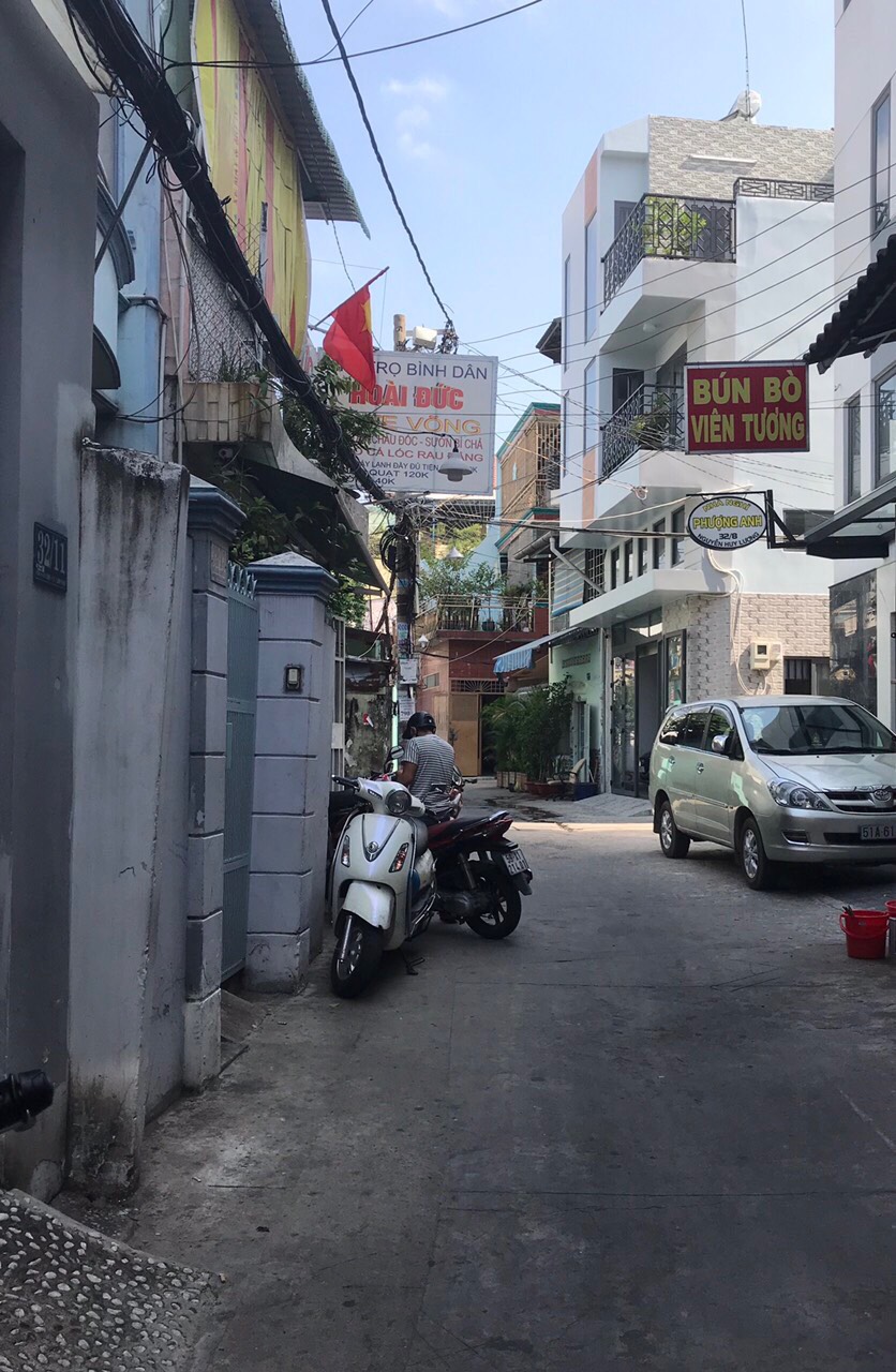 Nhà bán cực đẹp sát mặt tiền đường Nguyễn Huy Lượng, P14, Q. Bình Thạnh. 