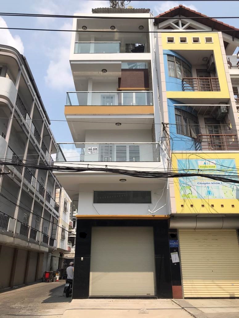 Xuất ngoại cần bán gấp 2 MT Lạc Long Quân, DT: 4x17m, chỉ 16 tỷ 5, LH: 0915190011