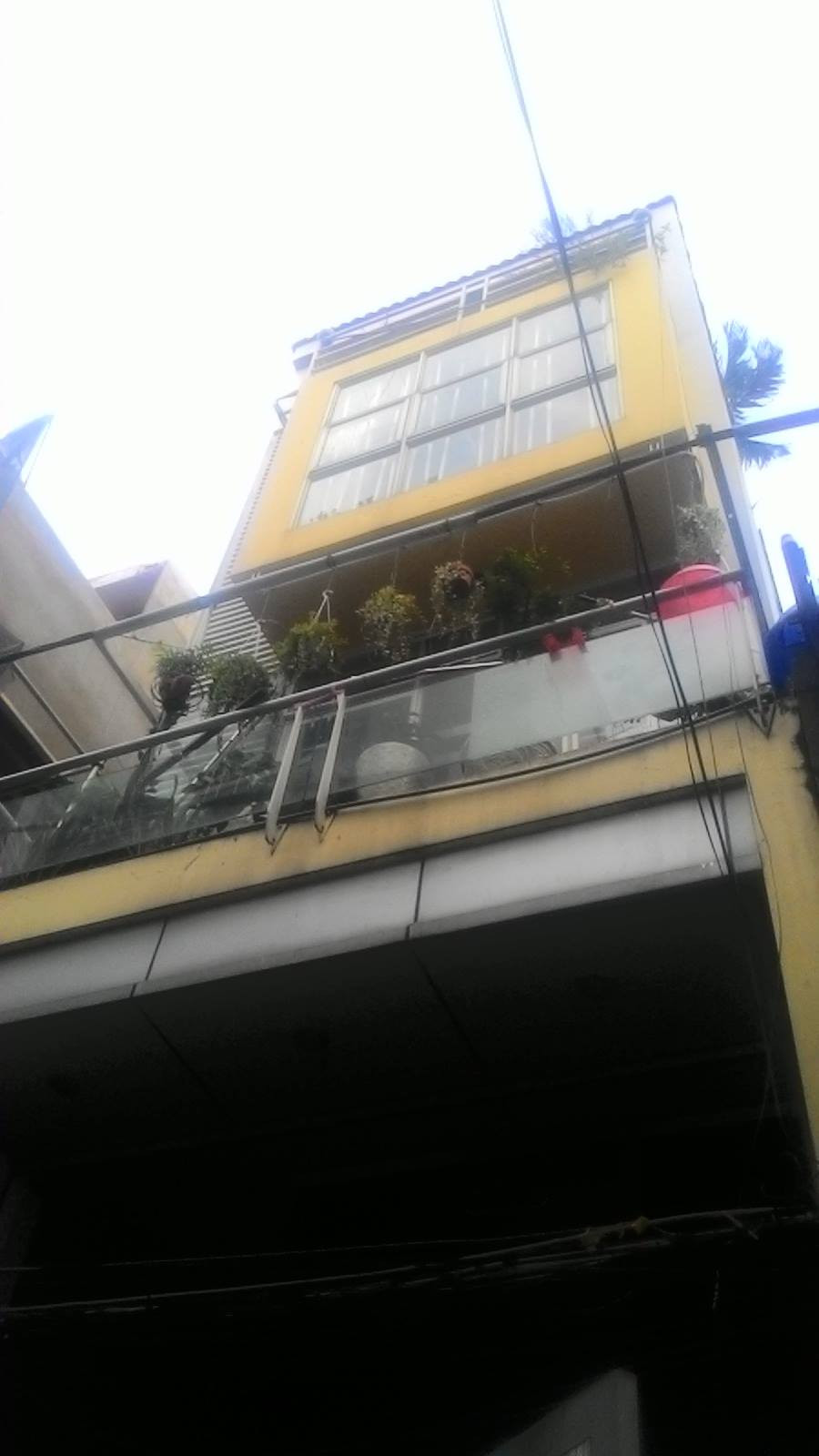 Gía 6.9 Tỷ ! Bán nhà hẻm xe hơi 3/2 p11. Ngay Hà Đô . DT. 37m2 + 2 lầu, Q10.