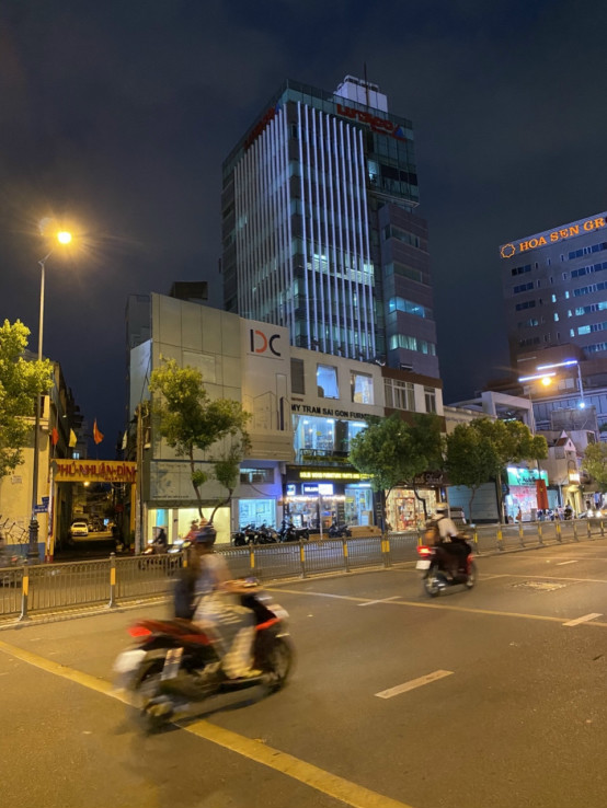 Bán nhà mặt tiền đường Nguyễn Cư Trinh ngay Pullman, Q1. DT: 4x17m