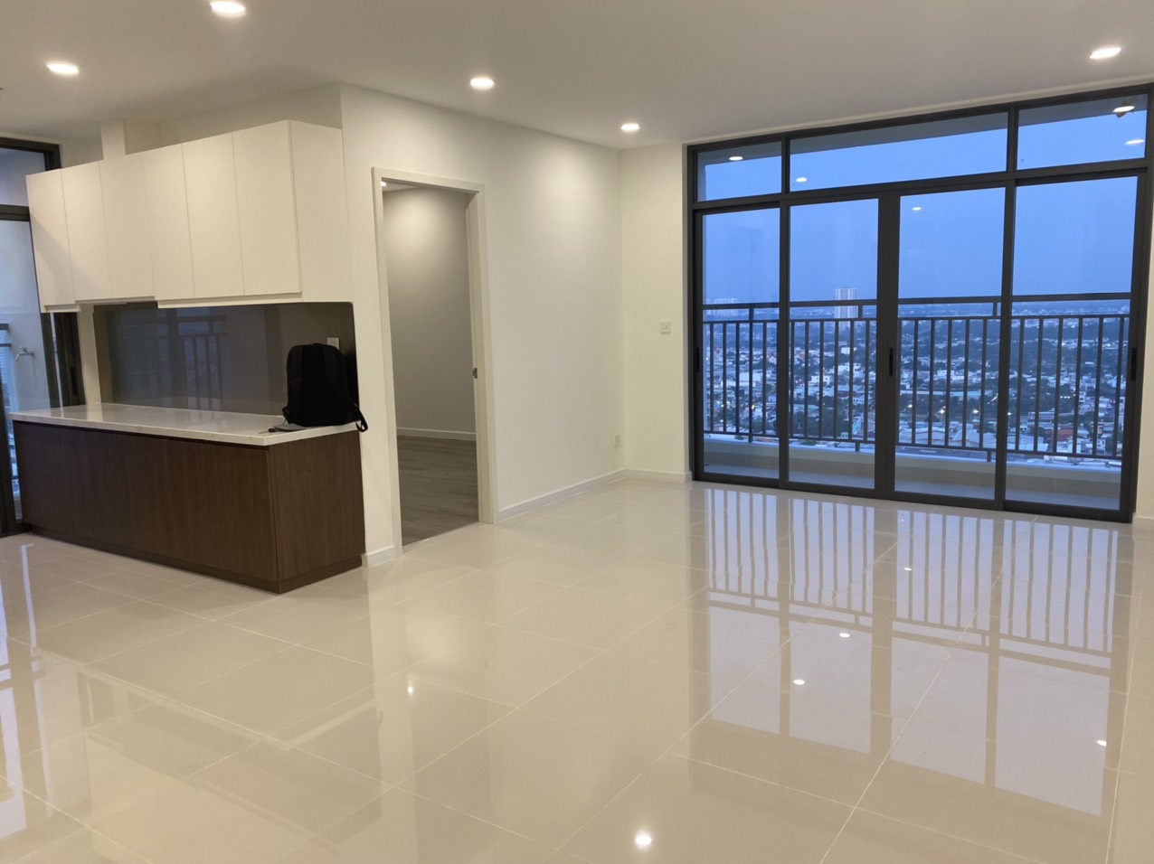 Cần cho thuê căn hộ chung cư Central Premium Giai Việt Q8.- Nhà mới đẹp. Diện tích: 87m2.3pn 2wc . nội thất cơ bản. Giá thuê 14 triệu/tháng