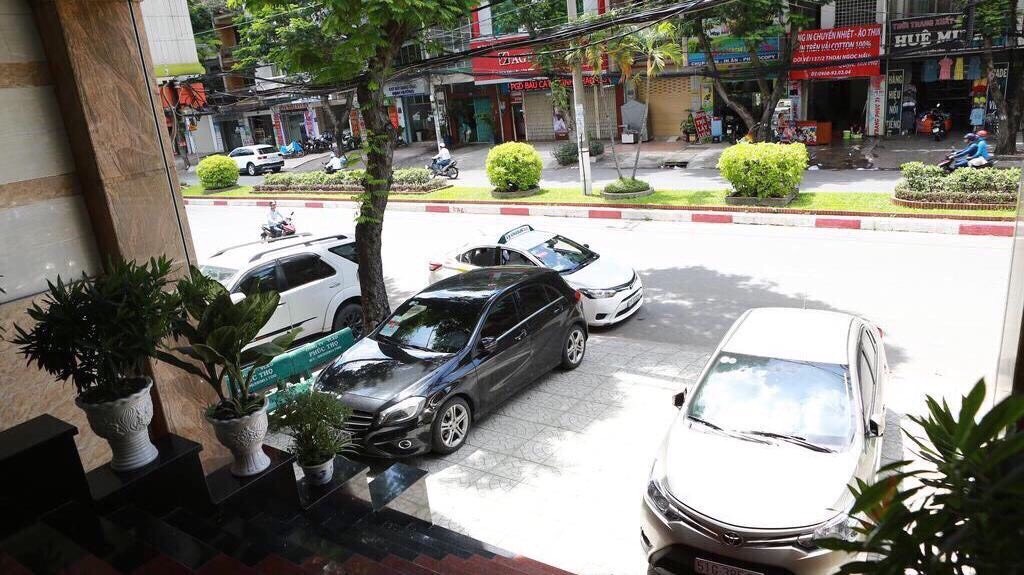 Cần bán biệt thự hẻm khu K300 P.12 Tân Bình, DT 8m * 20m, trệt 3 lầu, có gara để ô tô.