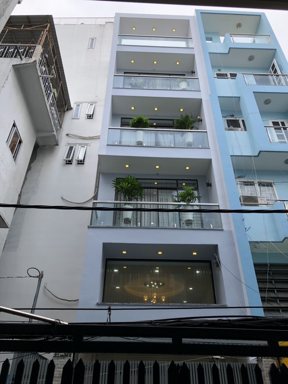 Chính chủ bán nhà mặt tiền khu K300 - đường Nguyễn Minh Hoàng, Q. Tân Bình, 3 lầu đẹp