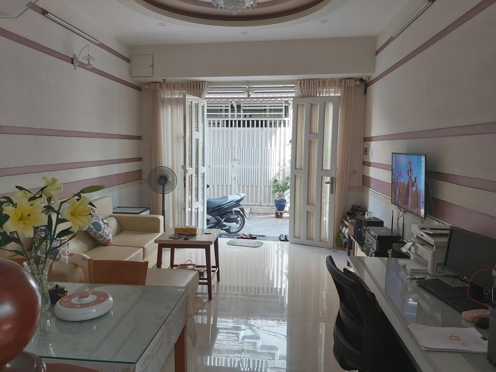 Bán căn nhà rất đẹp đường Nguyên Hồng, P11, Quận Bình Thạnh, 56 m2, giá 7,3 tỷ 