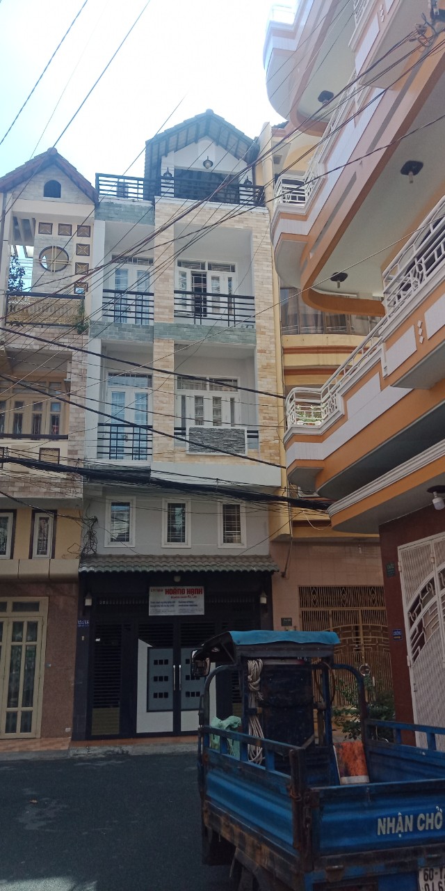 Bán Nhà Mới 3 Lầu Lê Hồng Phong DT 3.7 X14m .Tặng Toàn Bộ Nội Thất giá 8.6 tỷ q10.