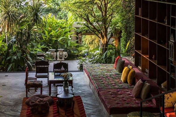 Bán villa mặt tiền đường 215 Nguyễn Văn Hưởng, phường Thảo Điền, Quận 2.