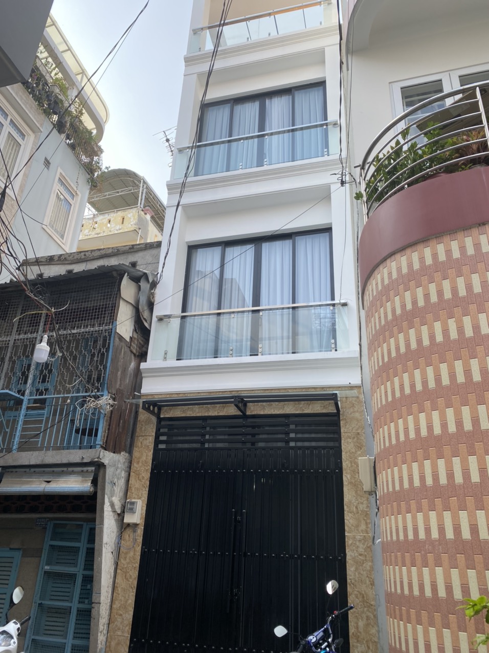 Bán nhà 3.2x14m 1T 2L ST cách đường Nguyễn Văn Nguyễn Quận 1 100m giá 6.7 tỷ TL